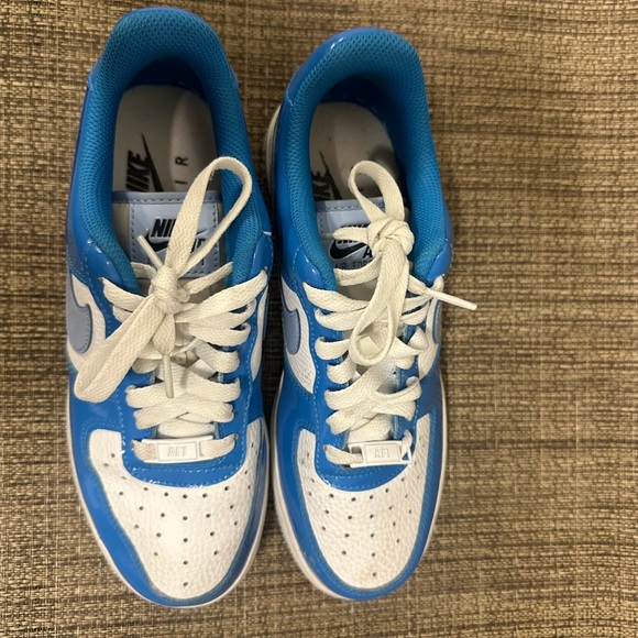 Nike Sneakers in Blue and White - Picture 1 of 2